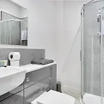 Medium On Linthorpe Road, With Free Wifi, Free Private Parking, Smart Tv & Self-catering Kitchen Apartment *