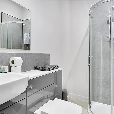 Modern In The Heart Of شقة *